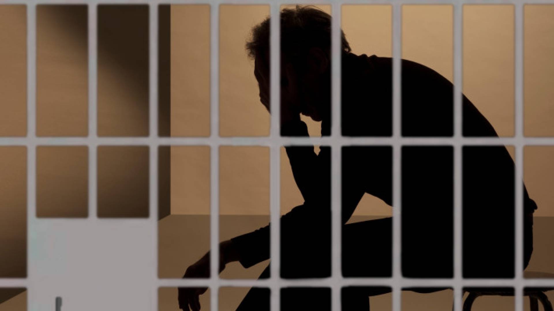 شخص داخل الحبس