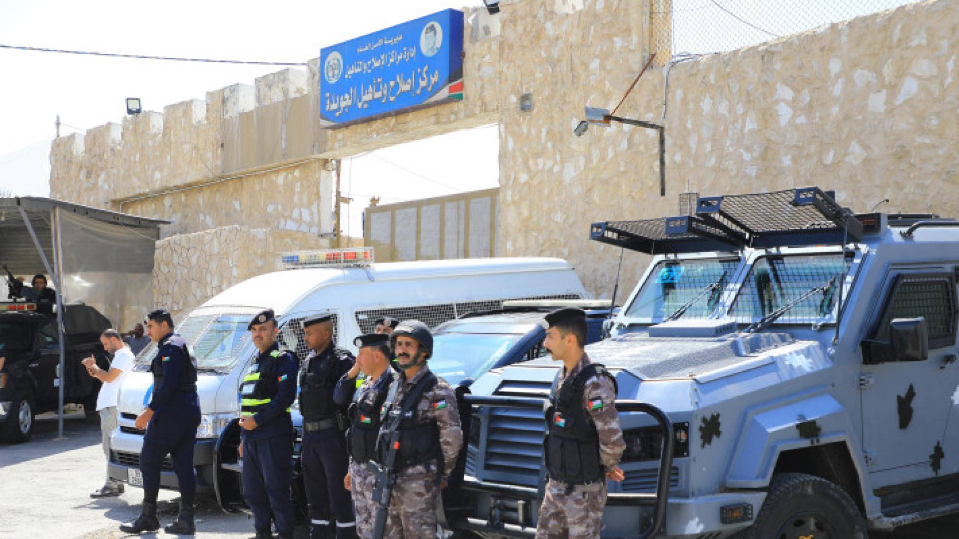 صورة من أمام مركز إصلاح وتأهيل الجويدة