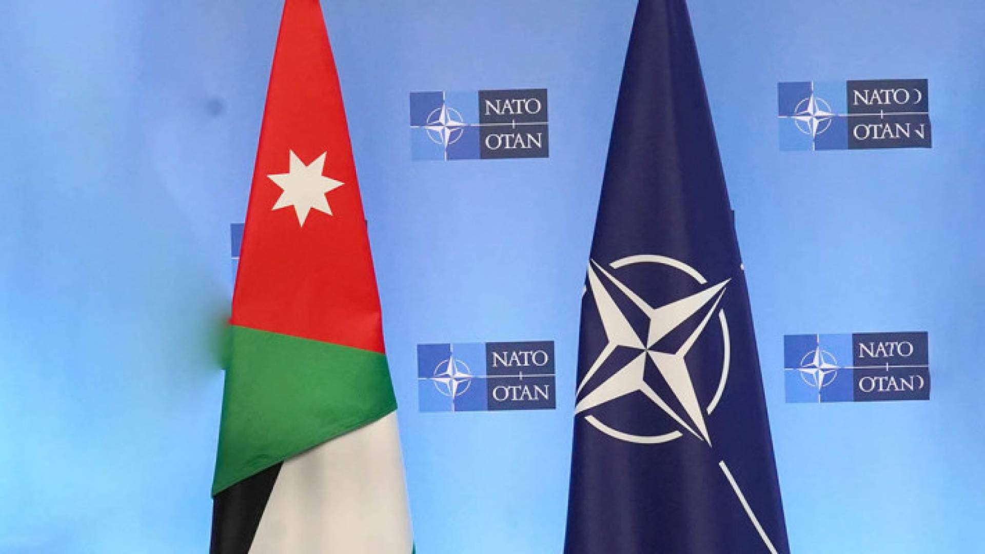 علم الأردن وعلم حلف النانو