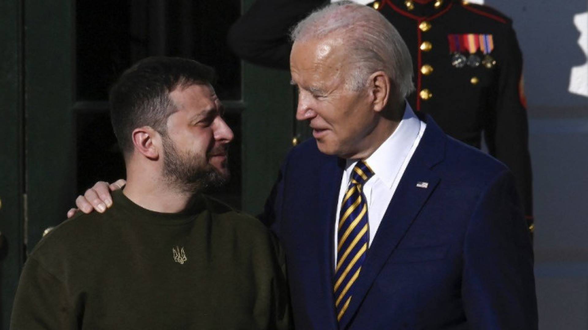 الرئيس الأمريكي جزو بايدن والرئيس الأوكراني فلوديمير زيلنسكي