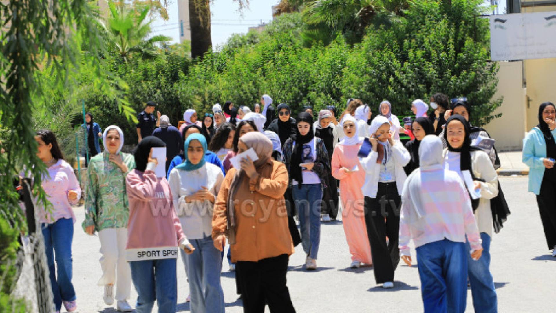 طالبات ثانوية عامة في عمان