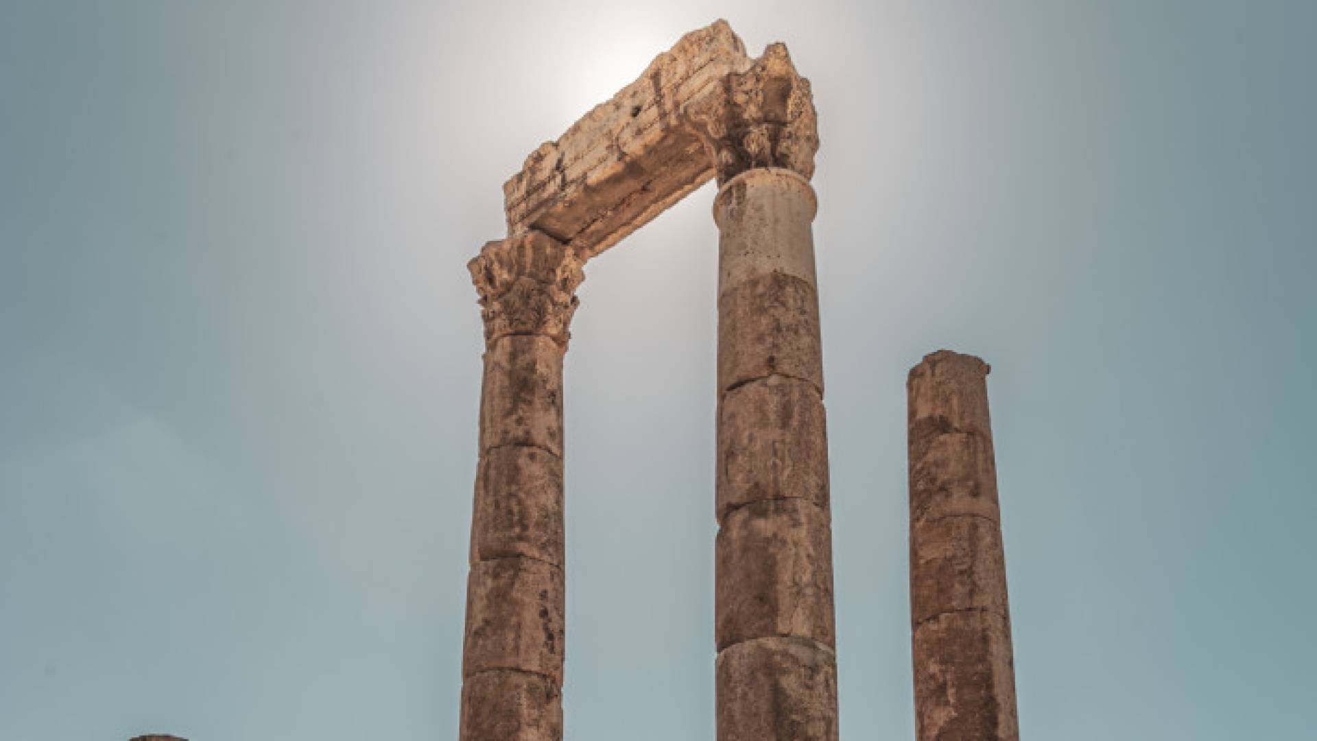 سماء عمان من موقع جبل القلعة الأثري