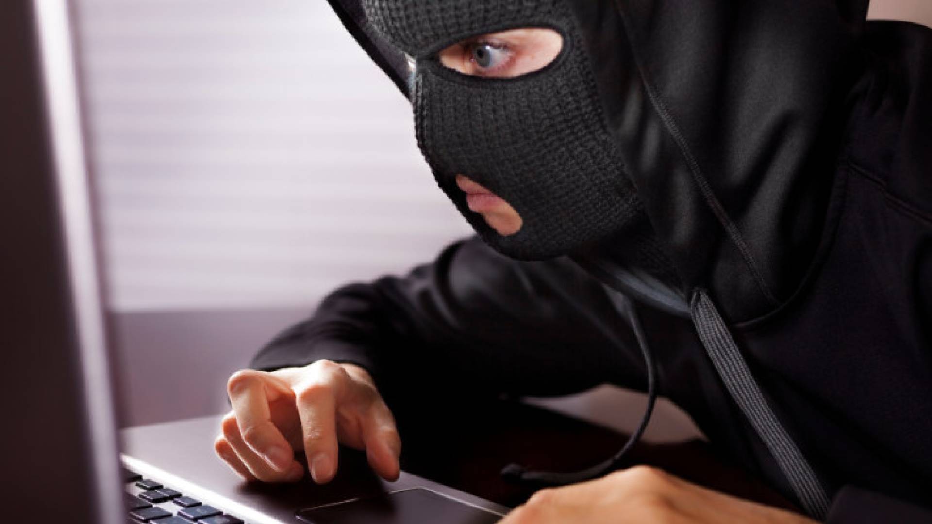 مصدر أمني: نتابع حسابات تداولت أسئلة امتحان الأحياء