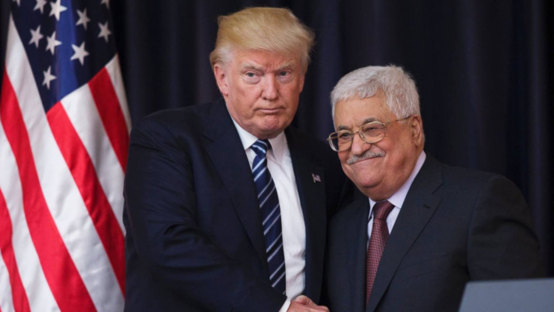 الرئيس الفلسطيني محمود عباس والرئيس الأمريكي السابق دونالد ترمب