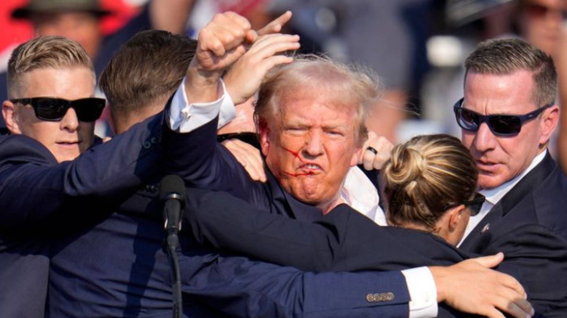 مشهد بعد محاولة اغتيال ترمب