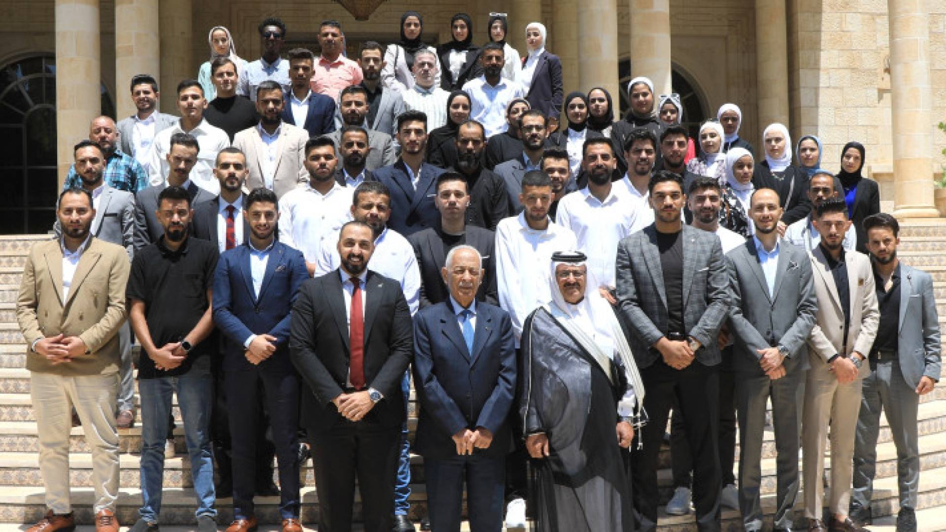 خلال لقاء رئيس الديوان الملكي الهاشمي يوسف العيسوي وفد شبابي