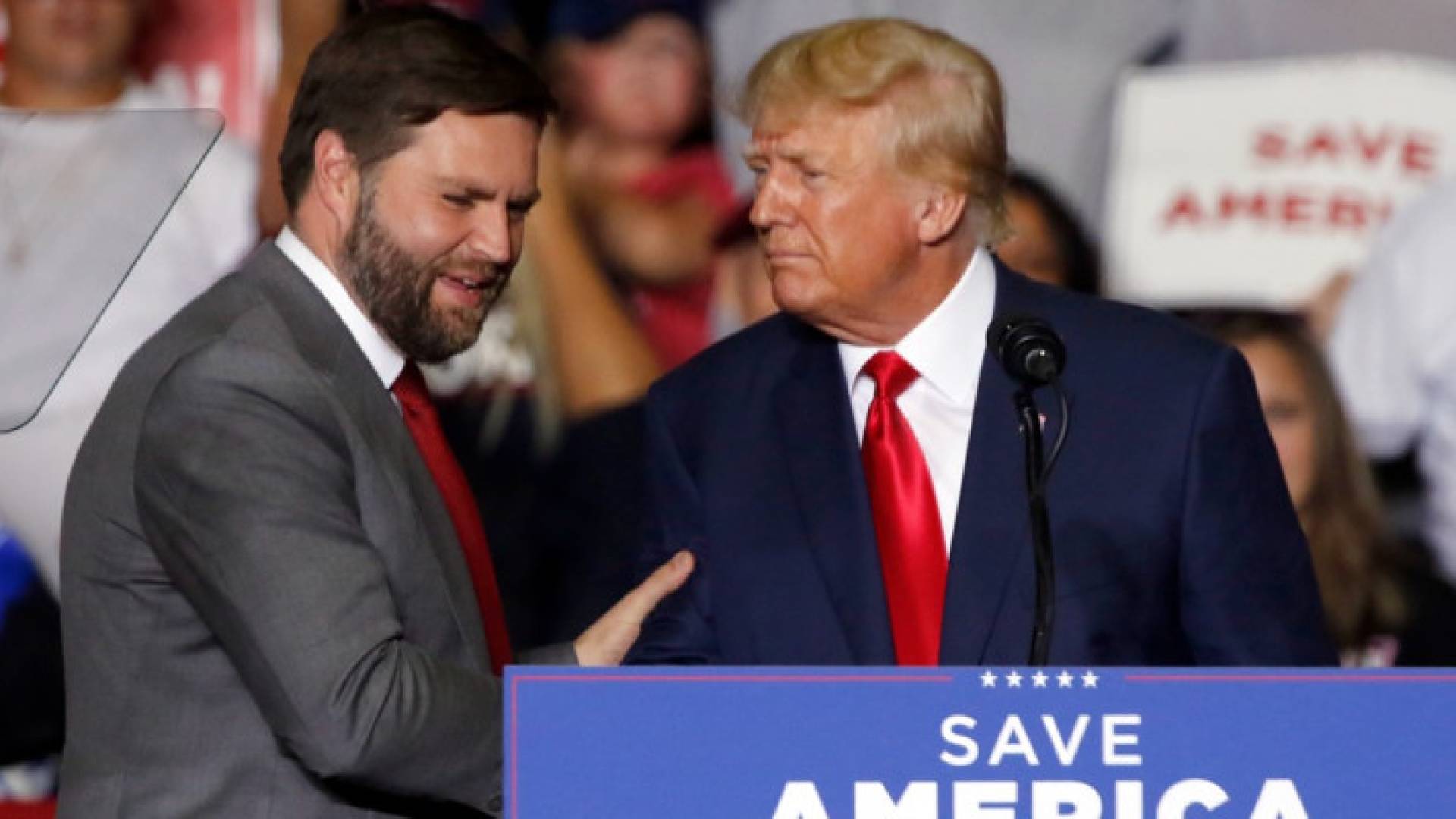 دونالد ترمب والسيناتور جي دي فانس