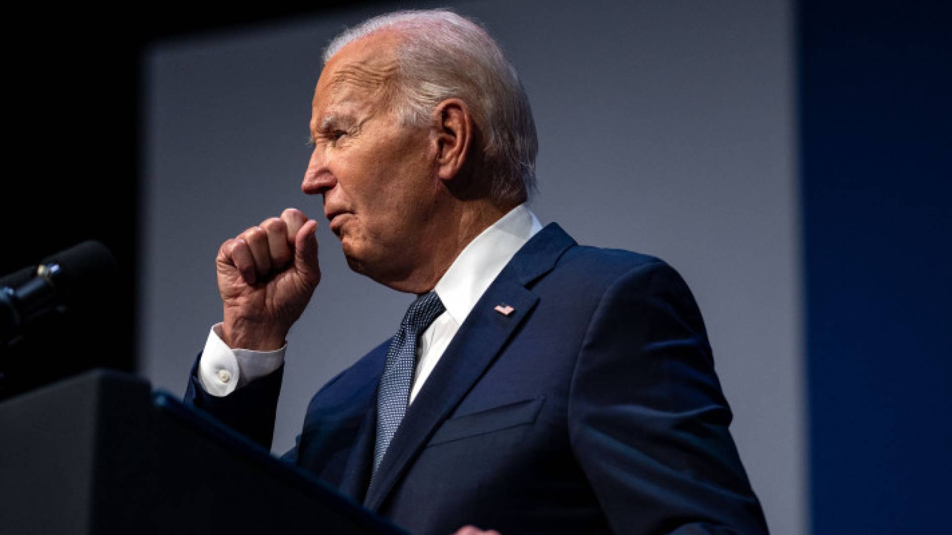 إصابة بايدن بكورونا تثير تساؤلات حول استمراره في سباق الرئاسة الأمريكي؟