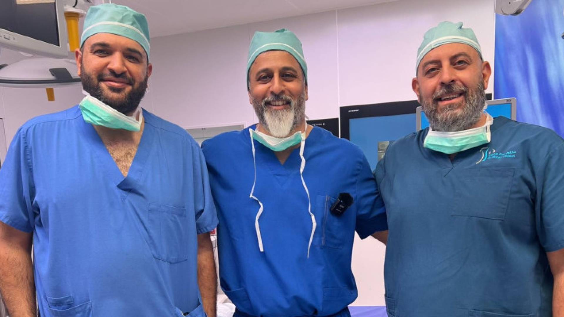 فريق أطباء العظام والعمود الفقري في المستشفى العبدلي