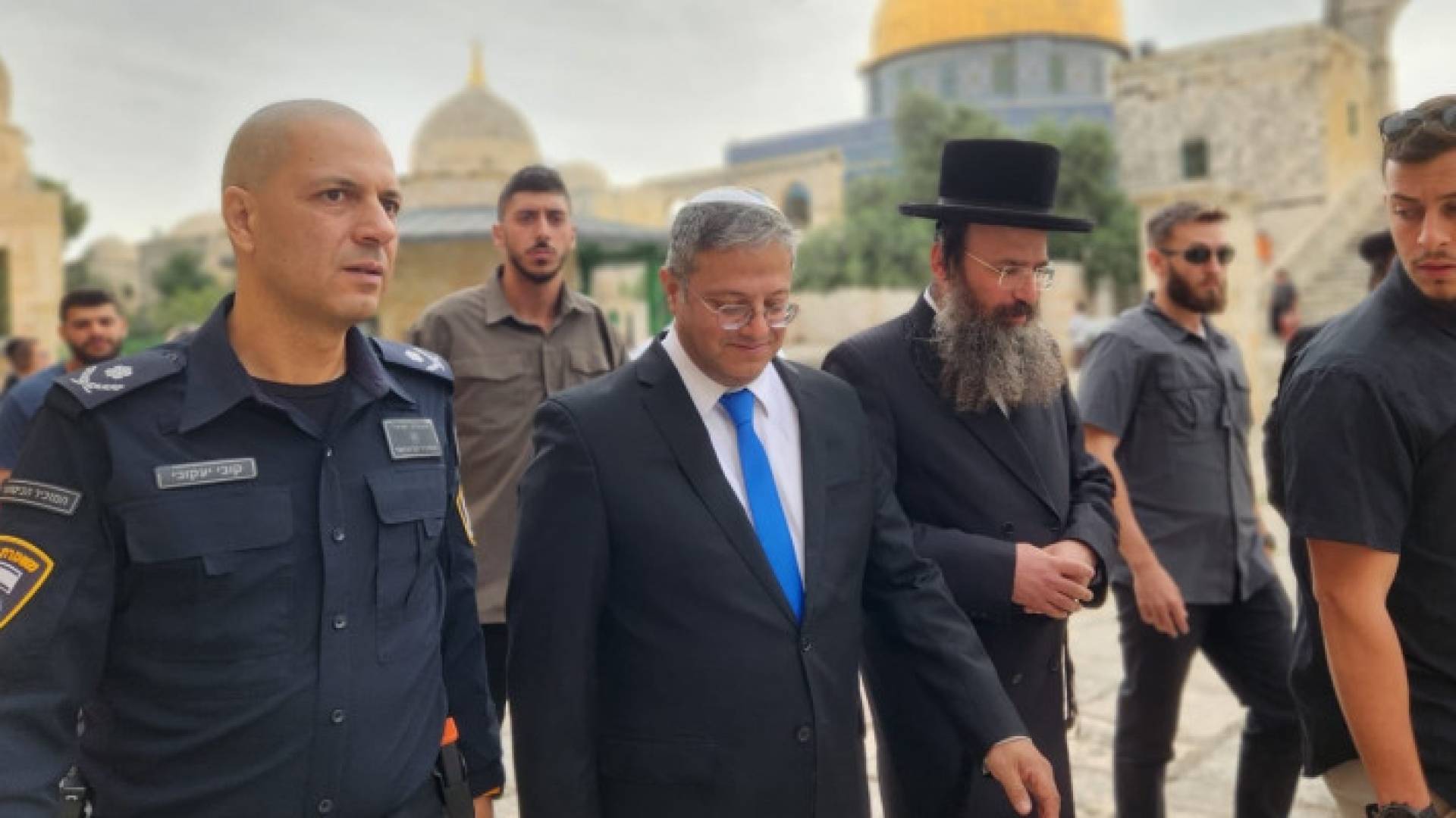 بن غفير يقتحم باحات المسجد الأقصى