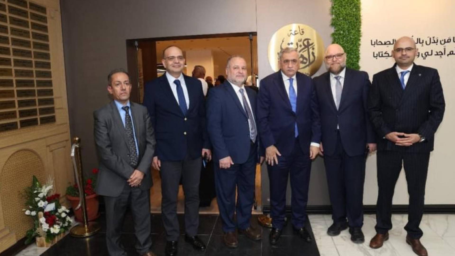 رئيس الجامعة الأردنية يفتتح قاعة "عزت زاهدة" في وحدة المكتبة