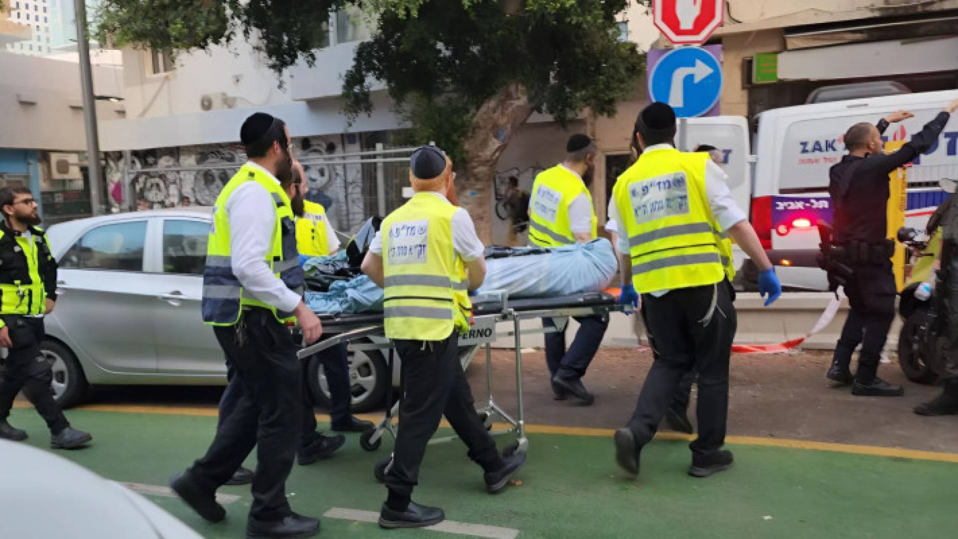 الإسعاف في كيان الاحتلال يخلي القتيل في تل أبيب