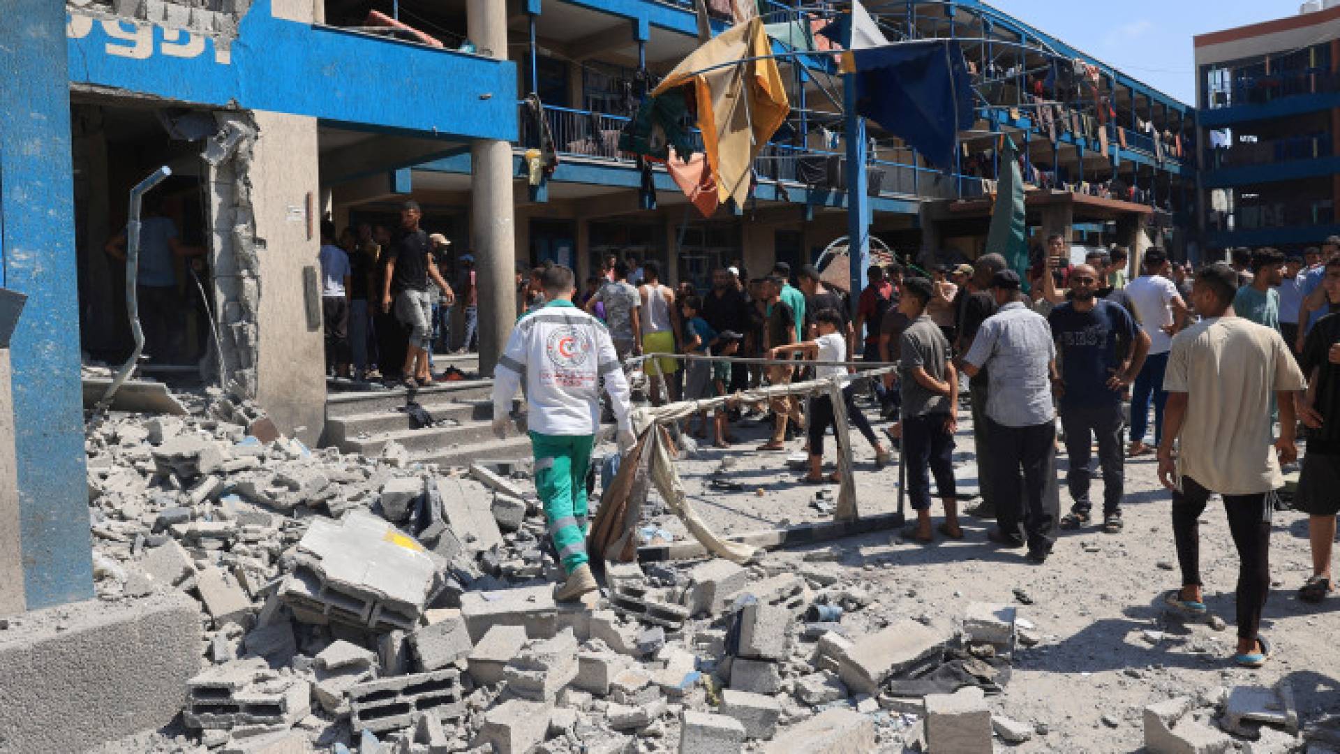 إحدى مدارس وكالة "الأونروا" في قطاع غزة والتي تحولت إلى مأوى للنازحين