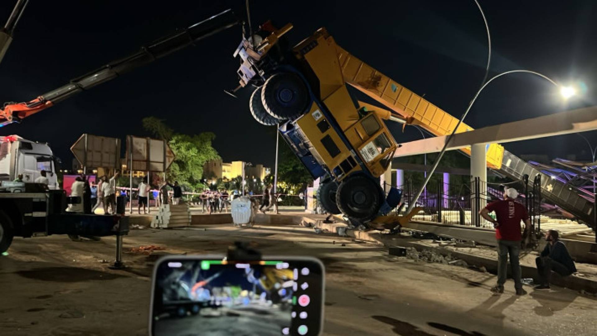 سقوط رافعة أثناء عمل صيانة لكنيسة في العقبة