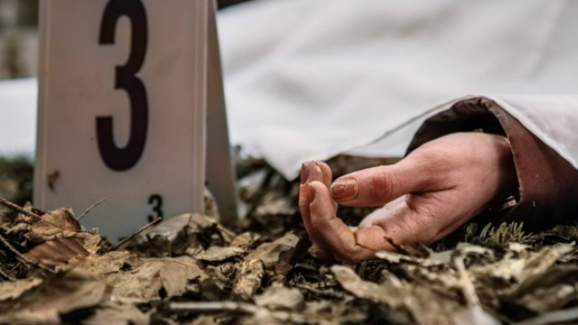 جثة سيدة هامدة