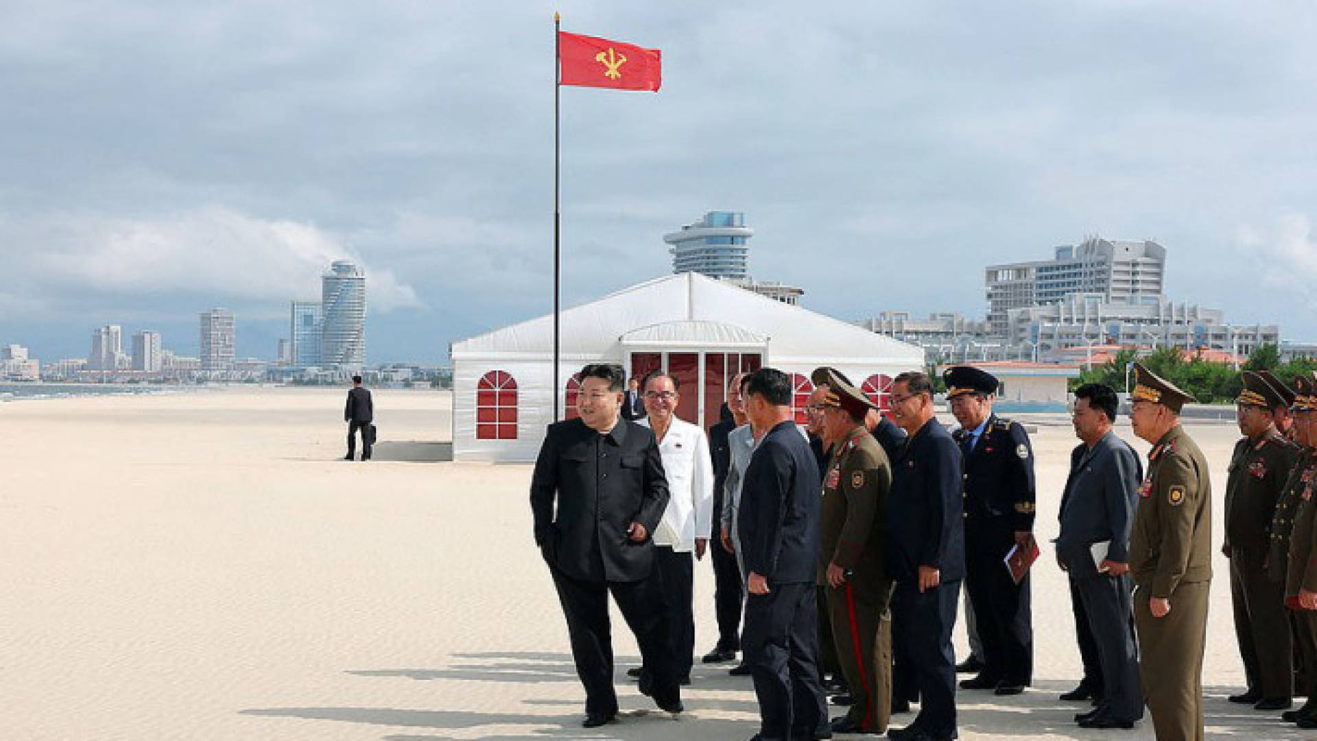 رغم منع معظم السياح.. كيم جونغ أون يتفقد المشروع السياحي الأضخم في بلاده