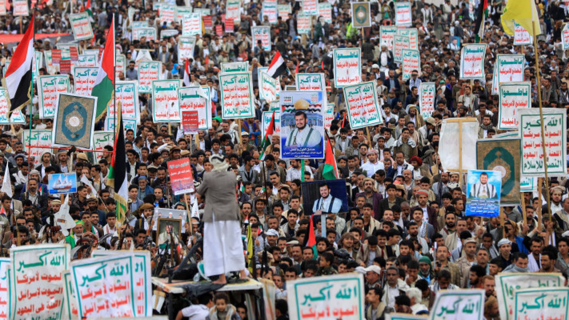 مسيرة حاشدة للحوثيين تضامنا مع غزة