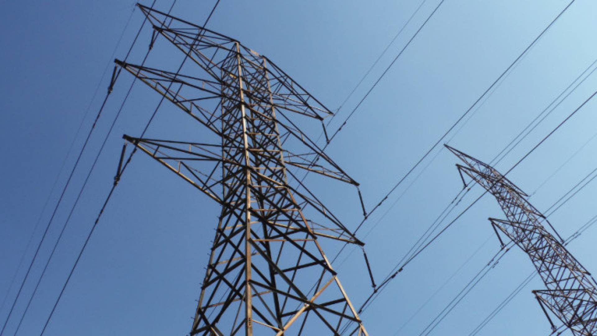 عامود كهرباء ضغط عالي