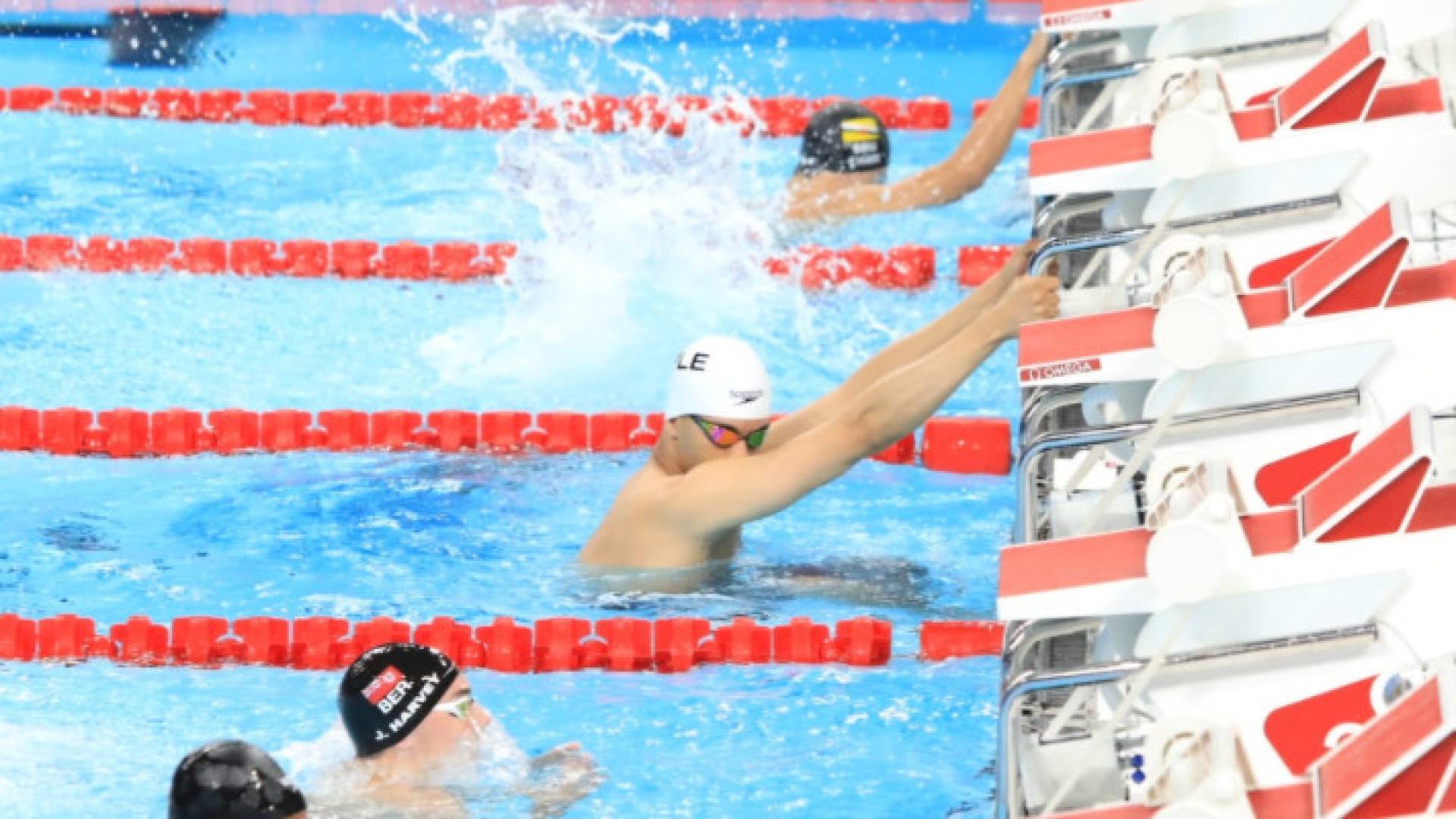 السباح الفلسطيني يزن البواب