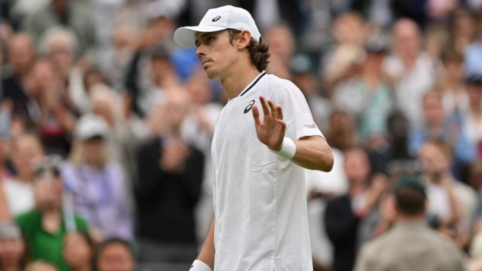 لاعب التنس الأسترالي أليكس دي مينور