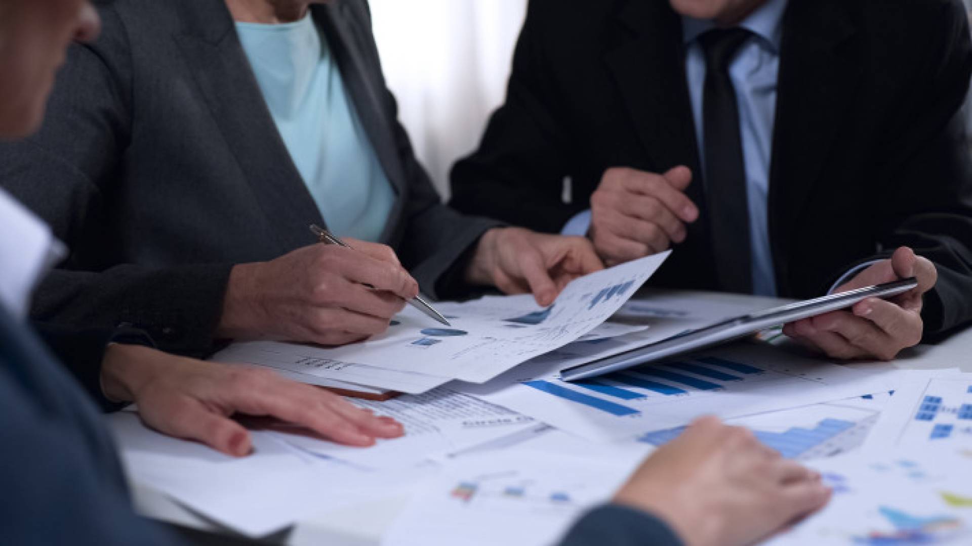 صورة اعبر عن العمل على مشروع