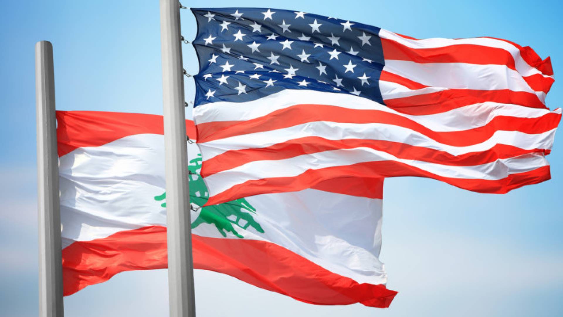 صورة تظهر علم الأردن وعلم أمريكا