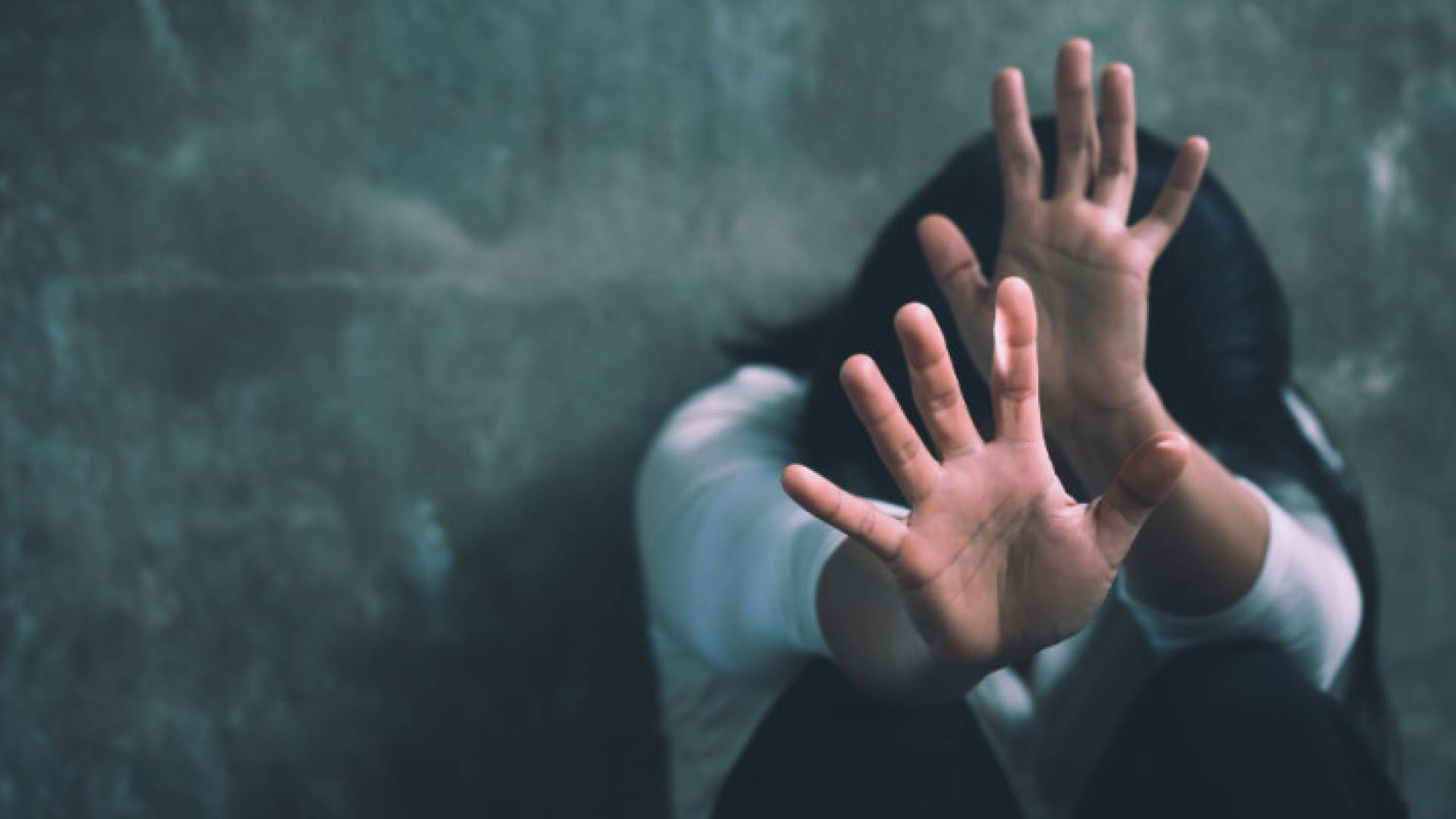 فتاة تعرضت لهتك عرض