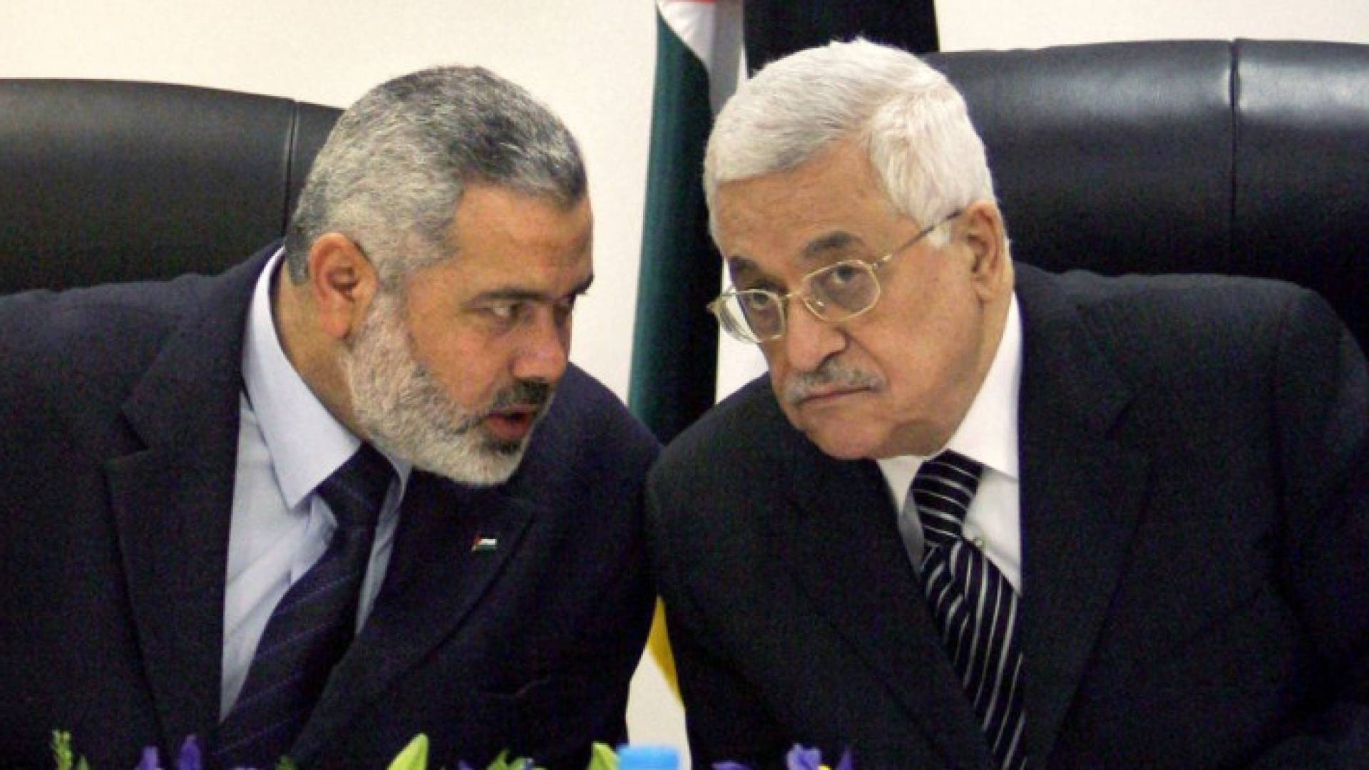 الرئيس الفسطيني محمود عباس وإسماعيل هنية