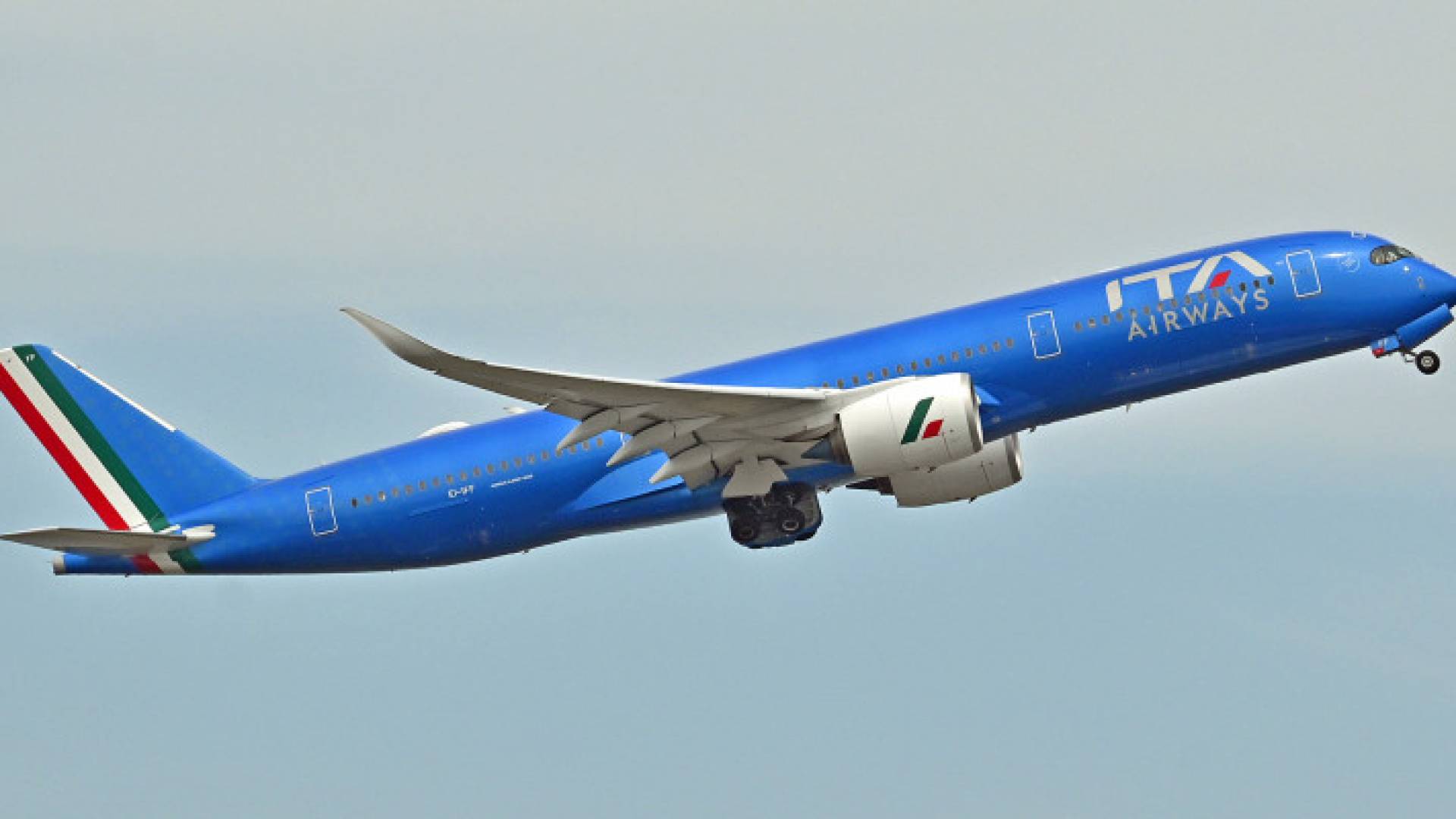 الخطوط الجوية الإيطالية تعليق الرحلات من وإلى تل أبيب