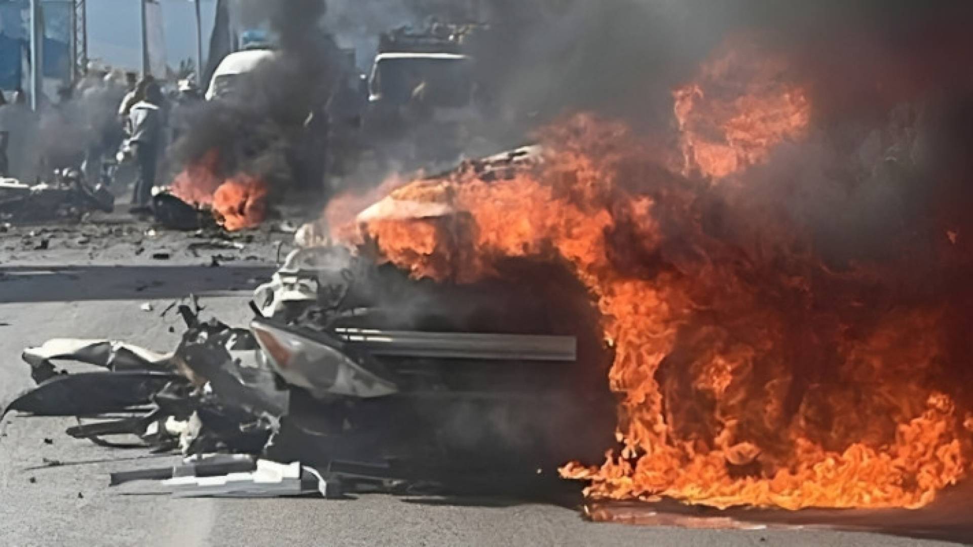 اشتعال النيران بمركبة