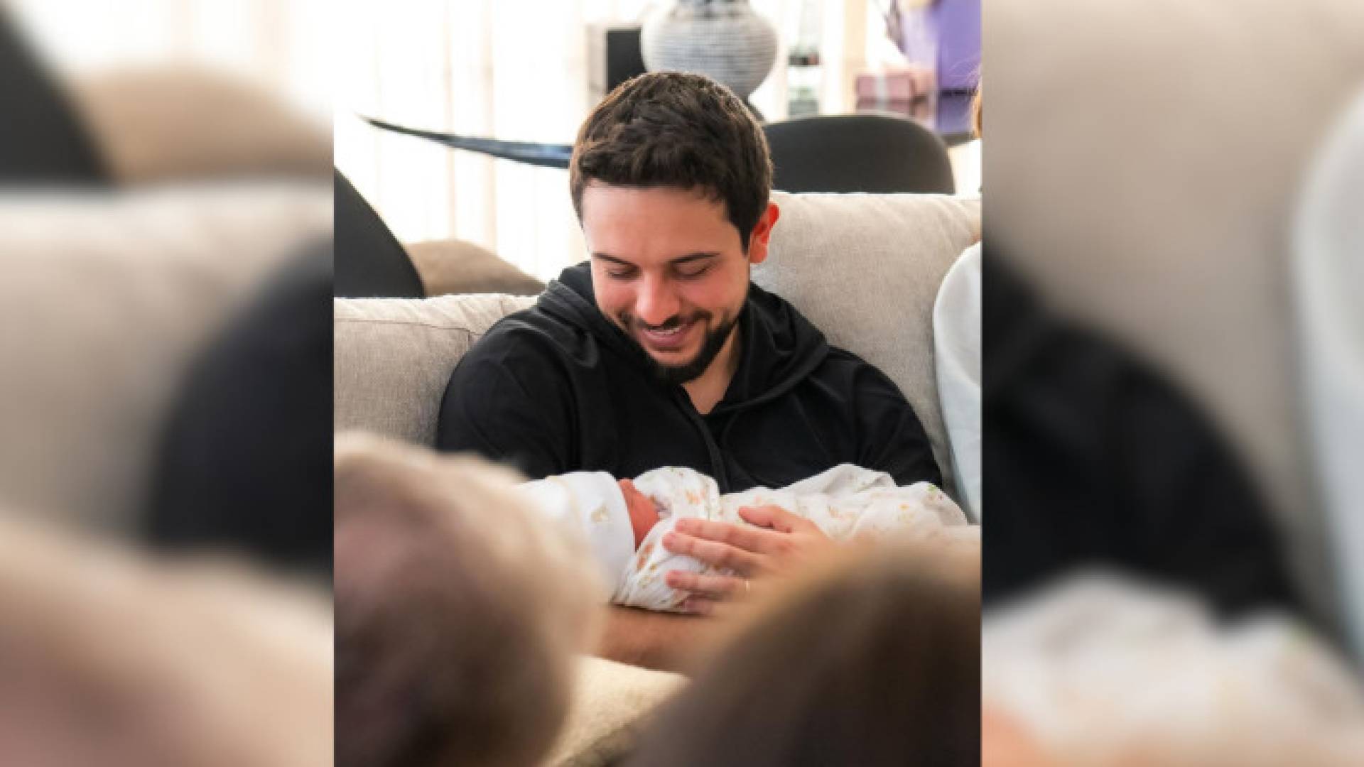 ولي العهد يحتضن الأميرة إيمان الحسين