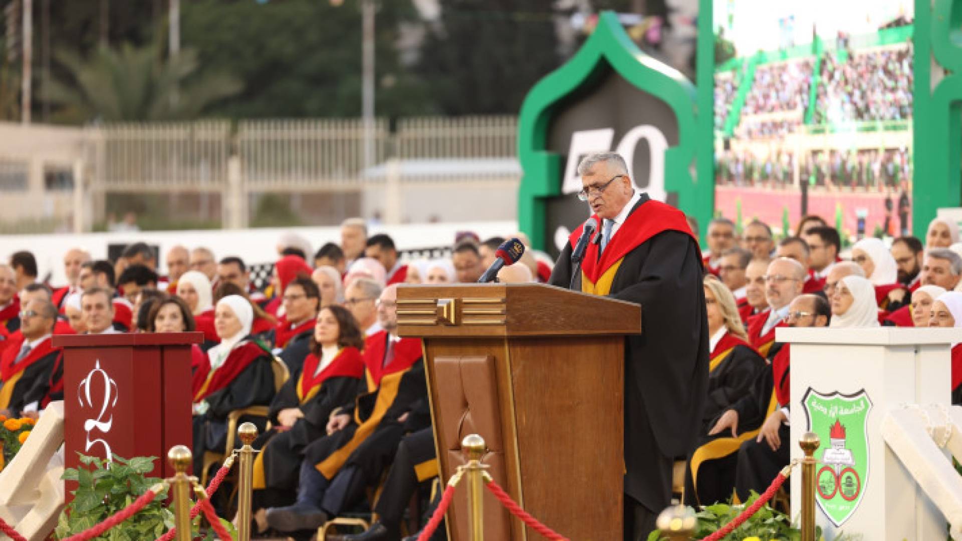 رئيس الجامعة الأردنية د.نذير عبيدات