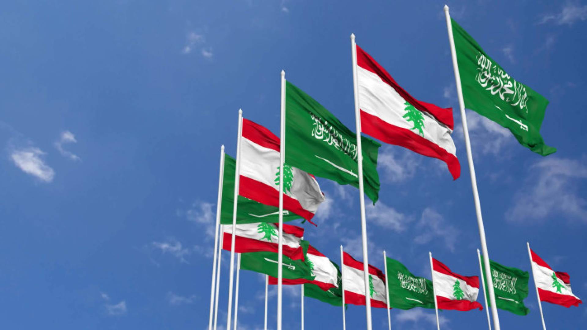 صورة تظهر العلم السعودي والعلم اللبناني