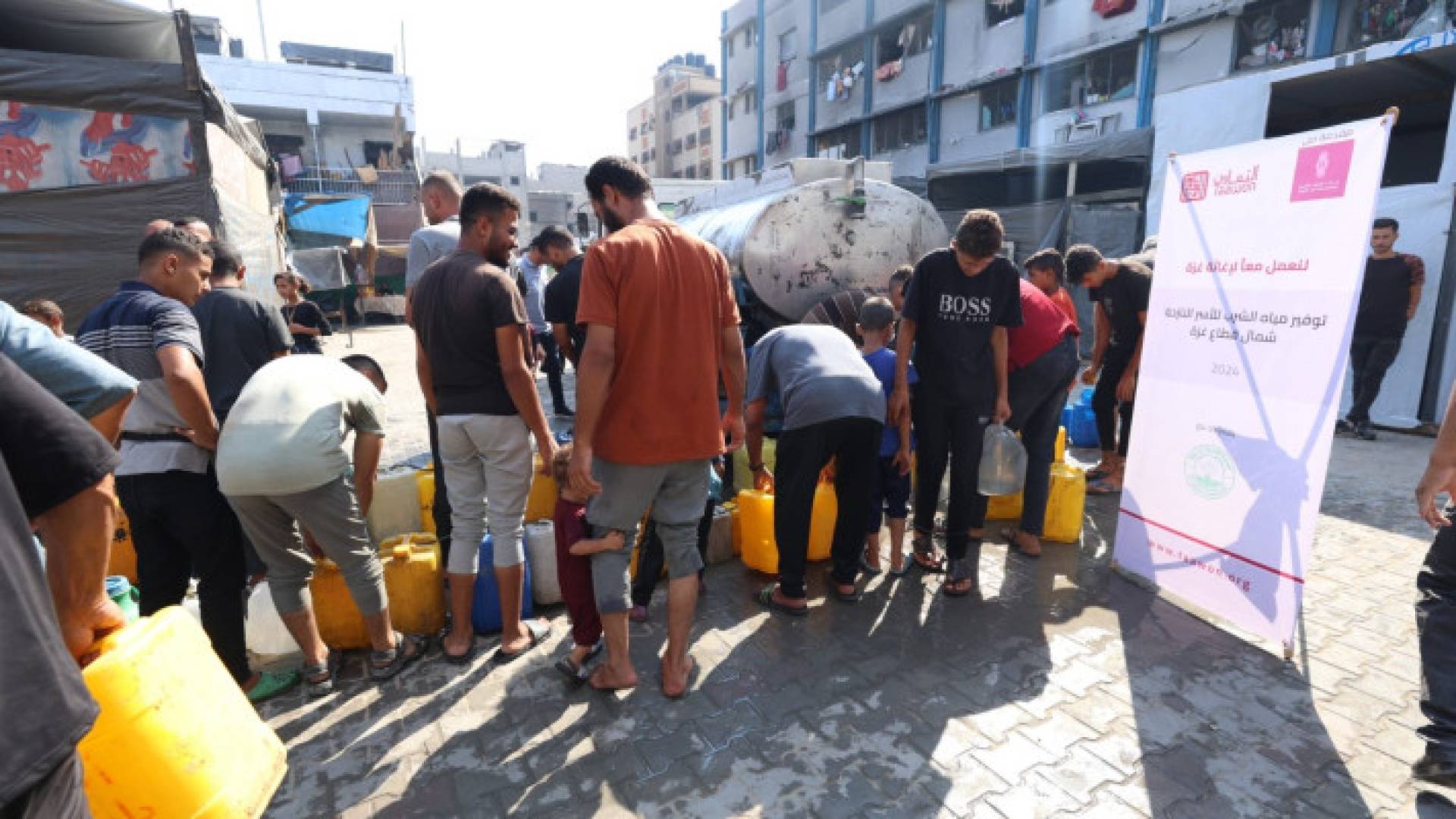 توفير مياه صالحة للشرب بمراكز الإيواء في شمال قطاع غزة