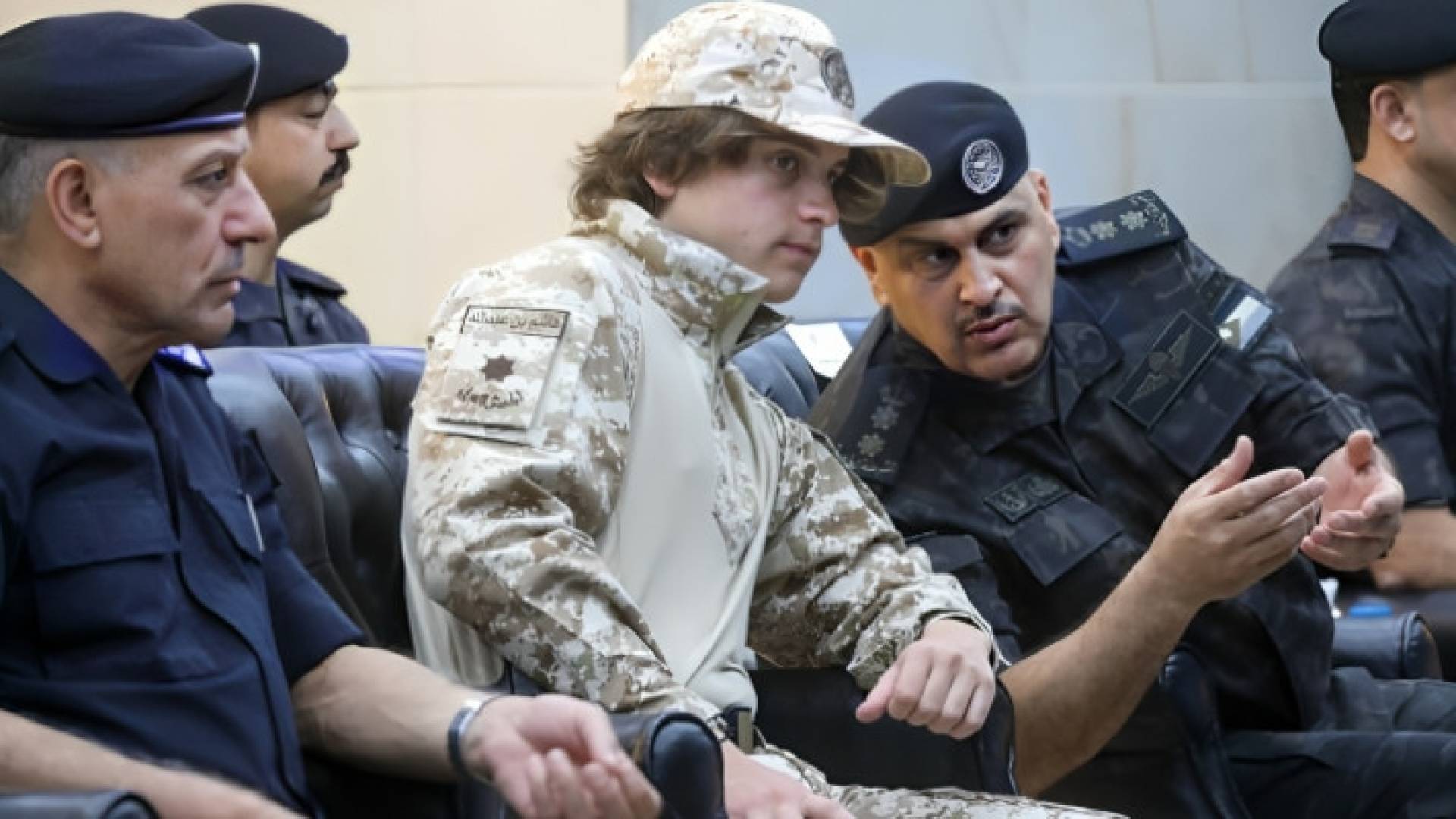 سمو الأمير هاشم بن عبدالله الثاني يتابع تمريناً أمنياً ليلياً