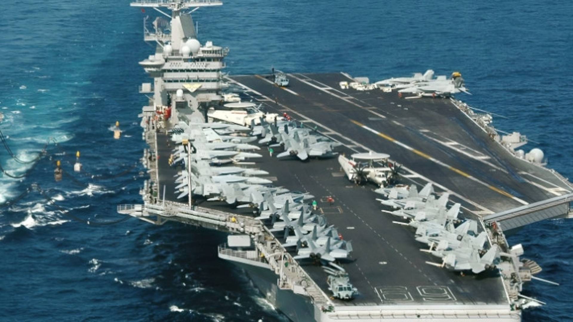 حاملة طائرات أمريكية