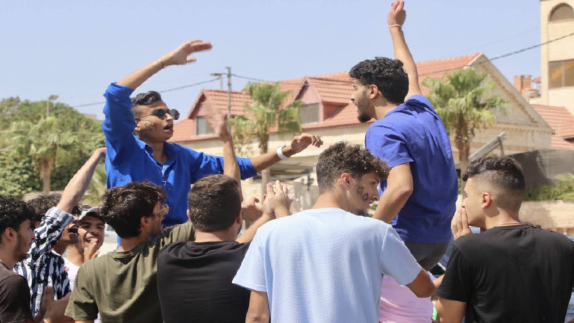 فرحة الطلبة بنتائج التوجيهي