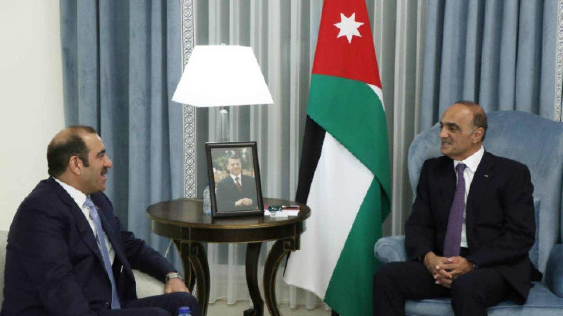 رئيس الوزراء بشر الخصاونة يلتقي وزير الصناعة والمعادن في جمهورية العراق خالد البتال