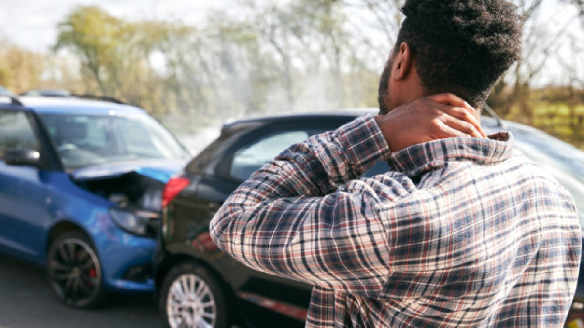 شخص تعرض لإصابة بسبب حادث طريق