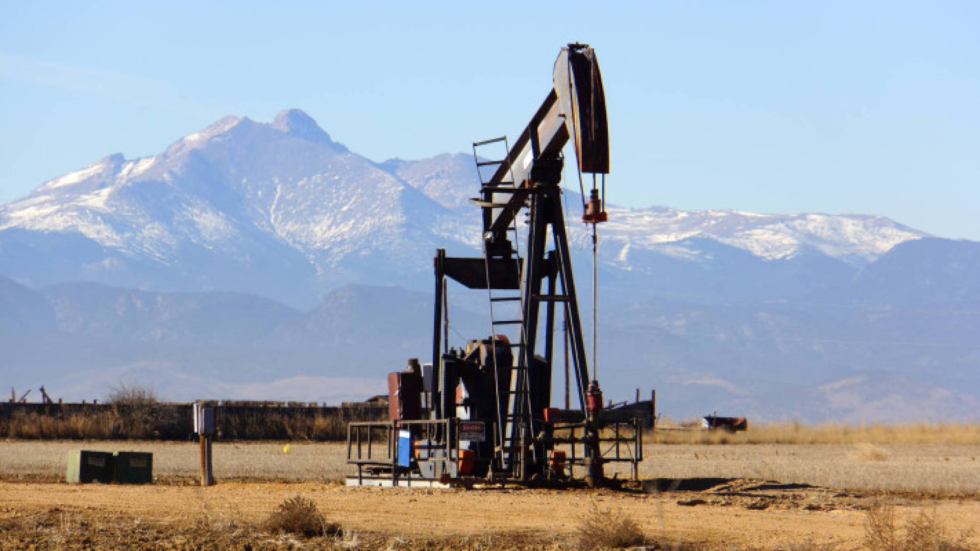 استخراج النفط - أرشيفية