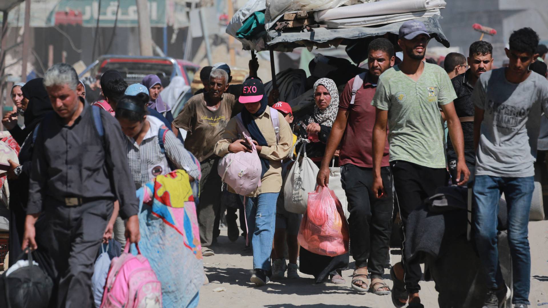 نزوح عائلات من غزة "أ ف ب"