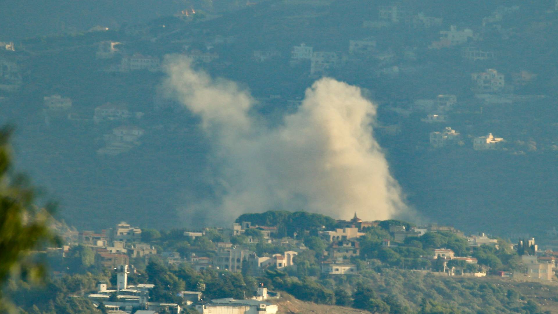 غارة للاحتلال في وقت سابق على قرية كفركلا بجنوب لبنان