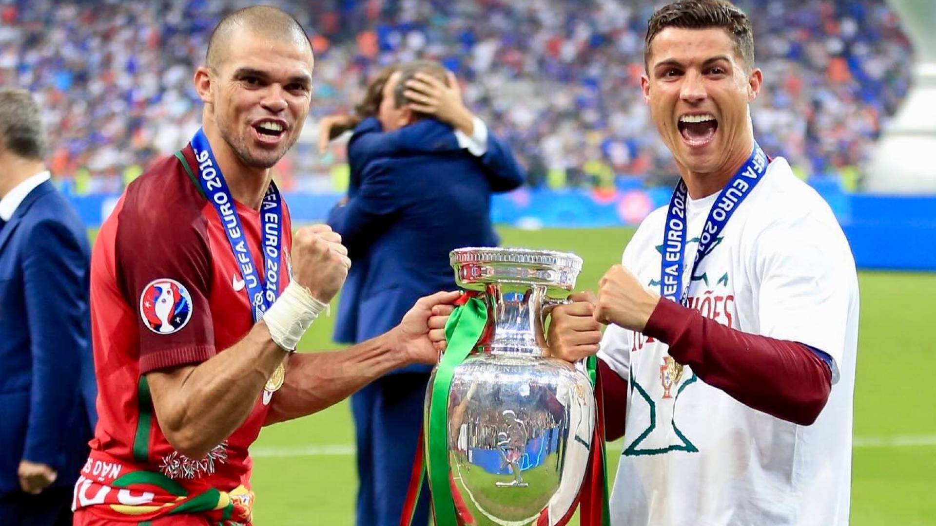 اللاعبان البرتغاليان رونالدو وبيبي