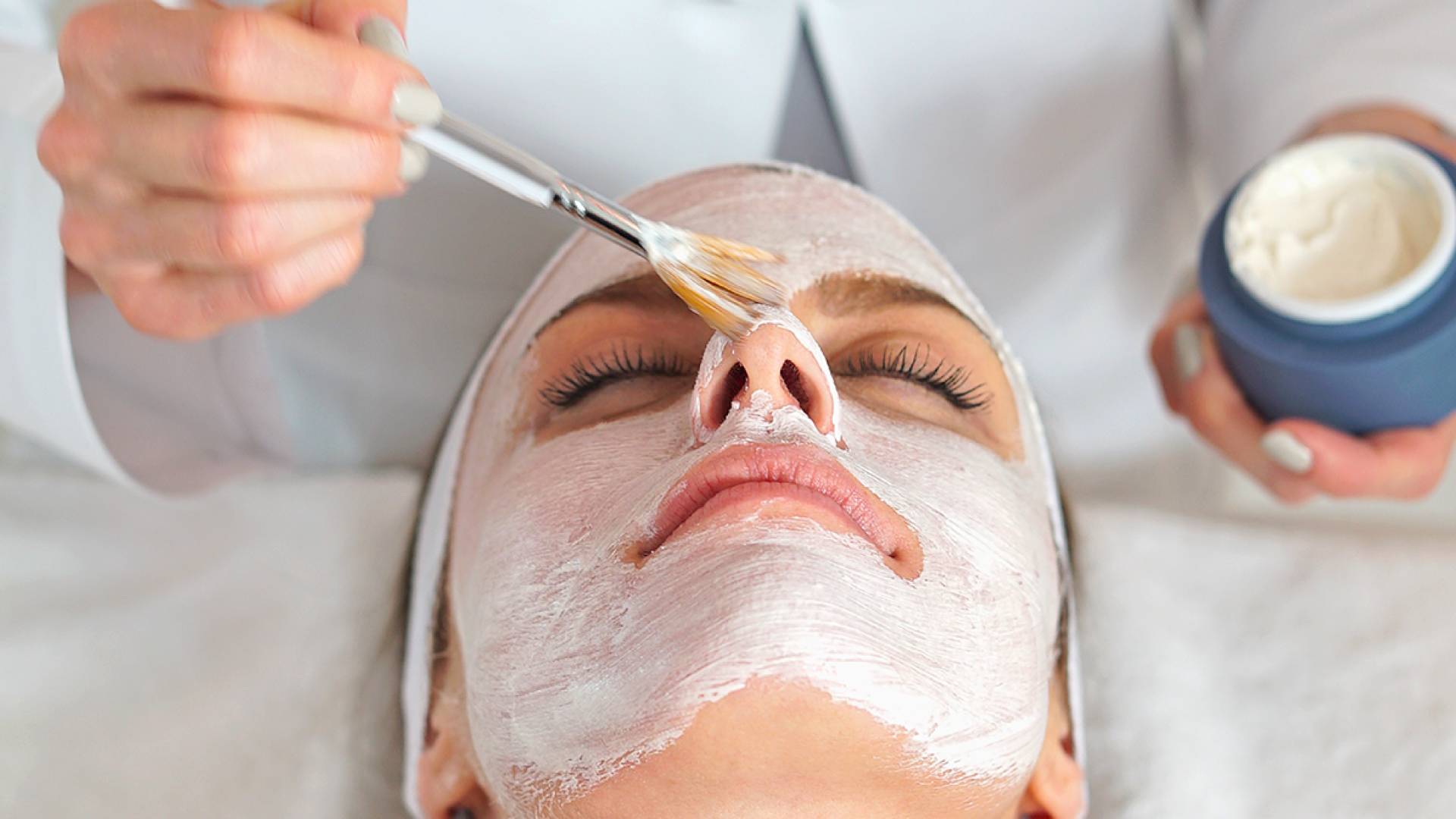 العناية بالبشرة