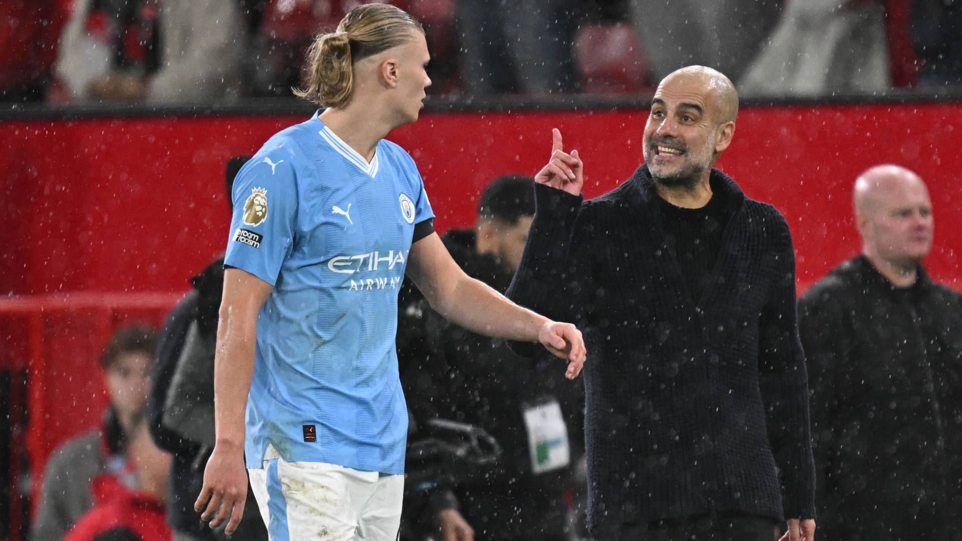 بيب جوارديولا يوجه لاعب مانشستر سيتي هالاند