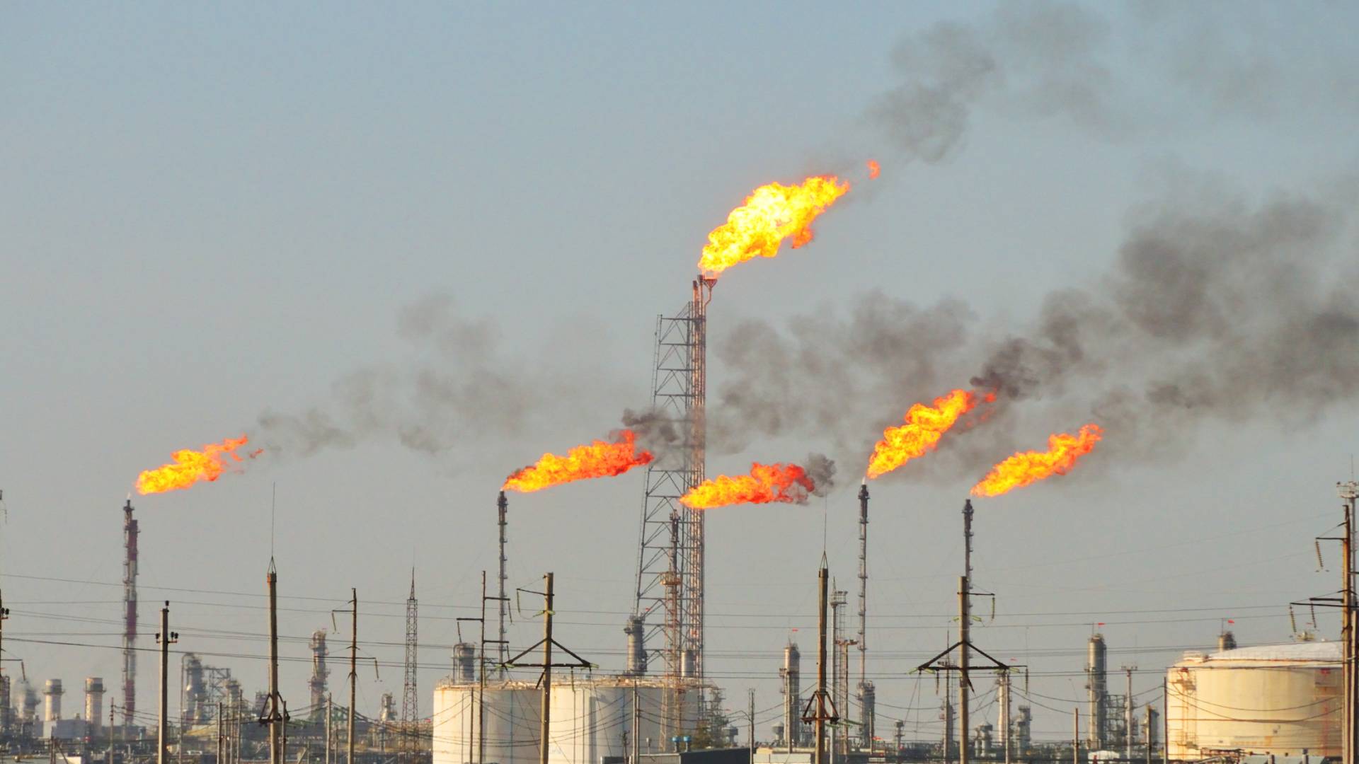 صورة تظهر حقل غاز