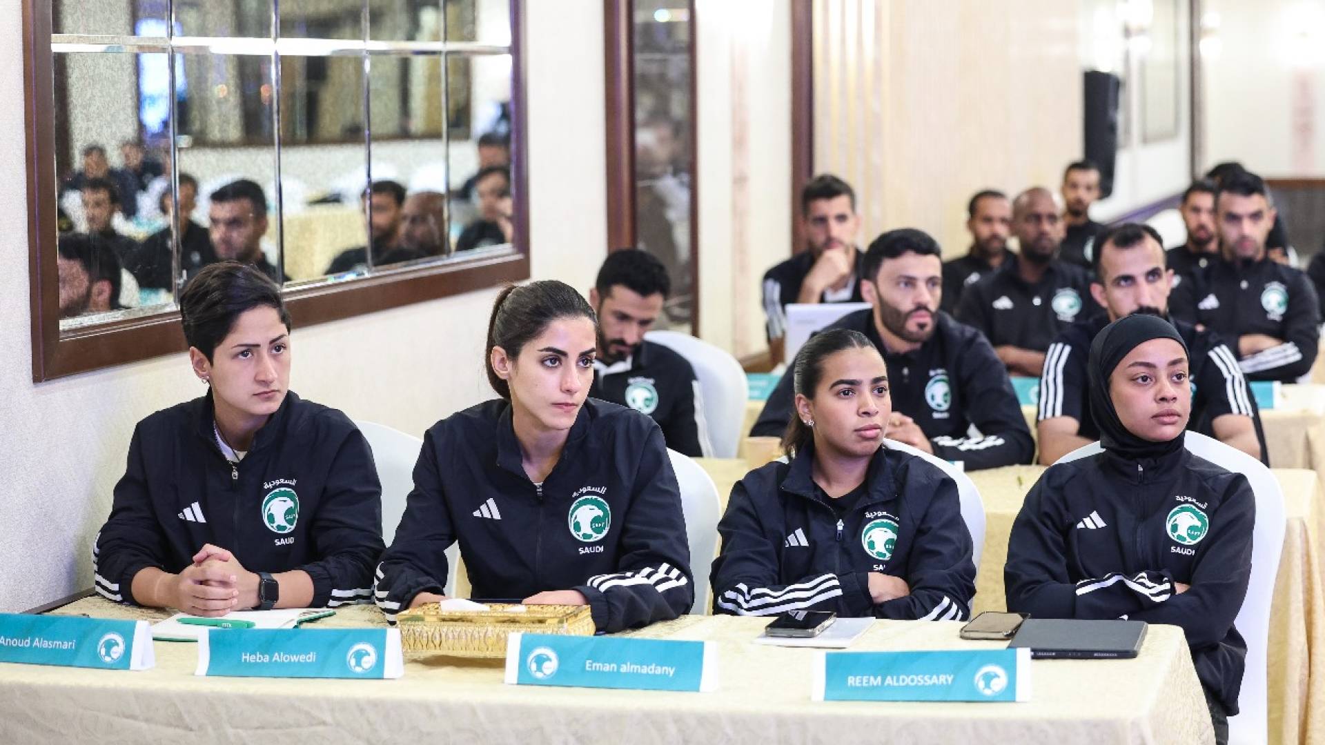 الحكمات المشاركات في المعسكر الداخلي الإعدادي