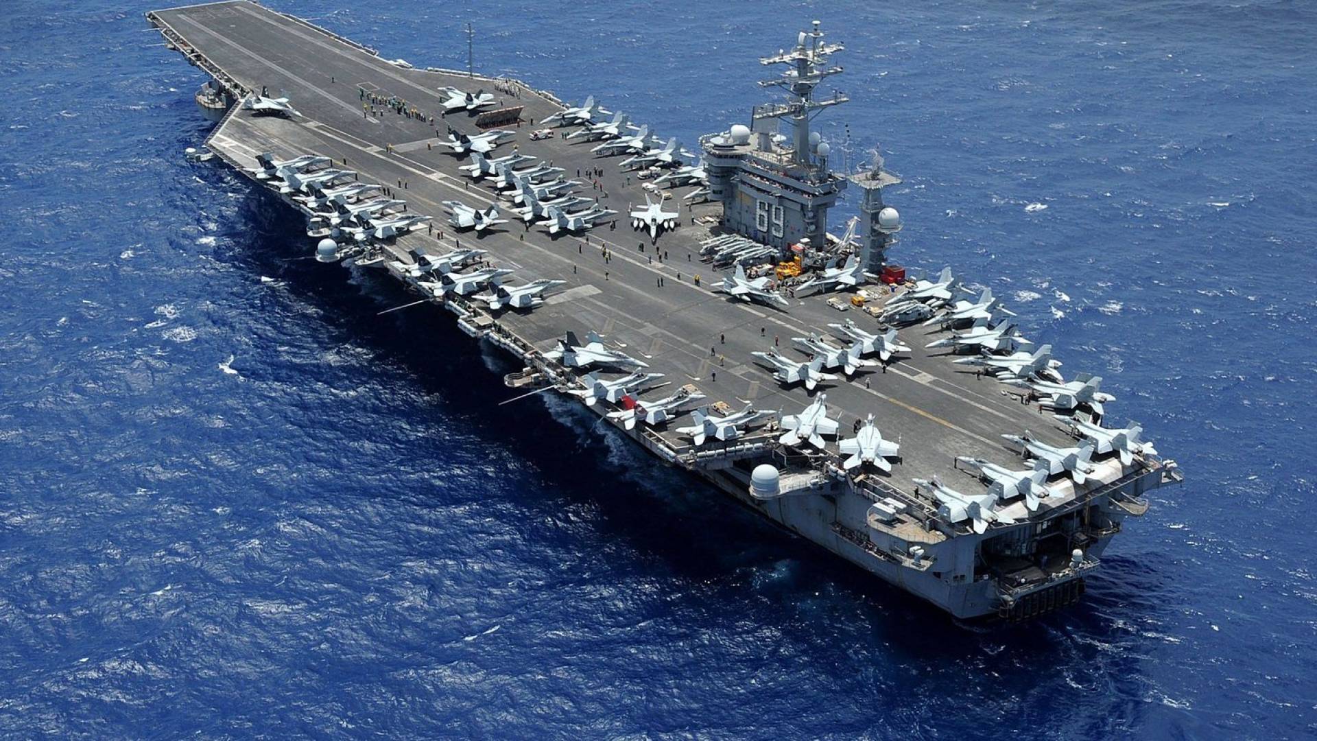 حاملة طائرات أمريكية