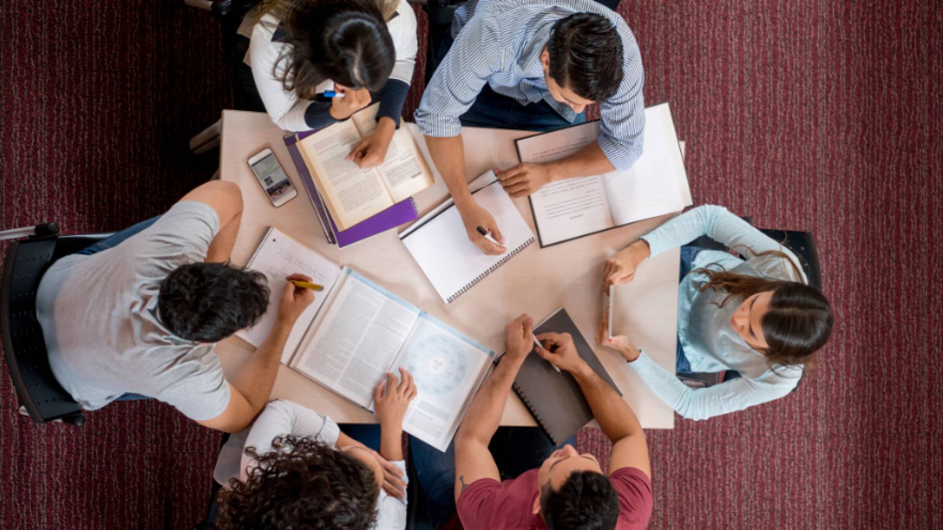 منح دراسية للطلبة الأردنيين