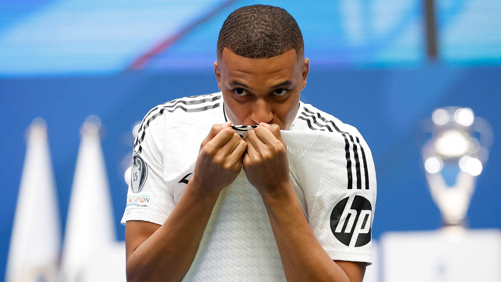 اللاعب الفرنسي كيليان مبابي بقميص ريال مدريد